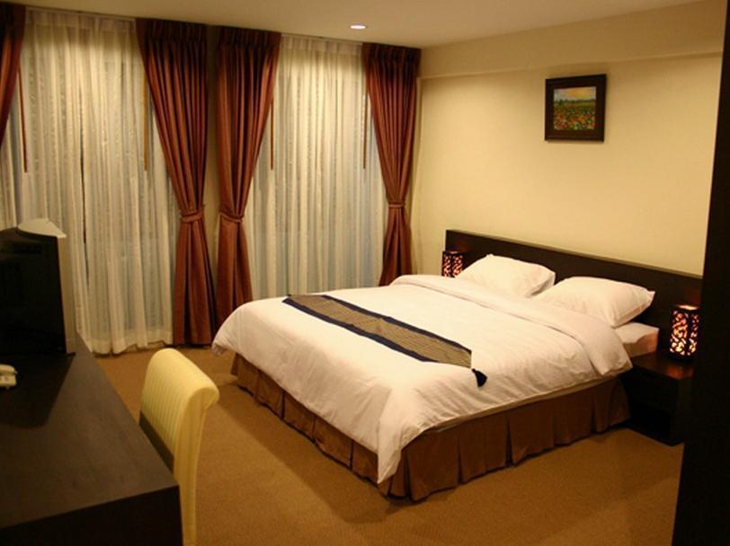 Cozy At Ten Bangkok